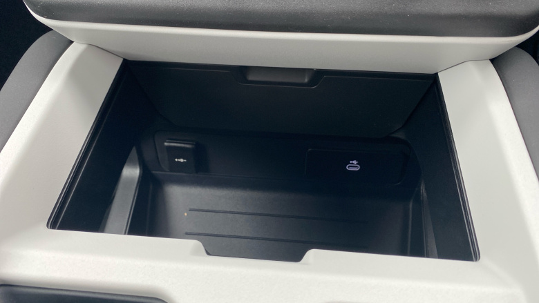 Land Rover Defender 3.0 D250 X-Dynamic SE 90 3dr Auto Diesel Estate